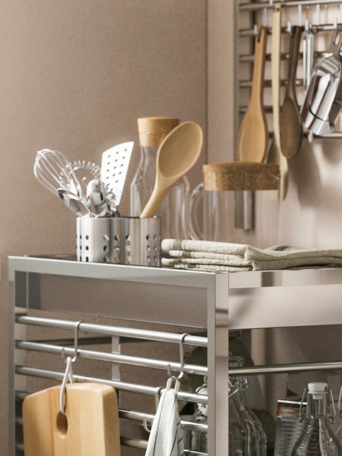 A stainless steel ORDNING cutlery stand in the kitchen