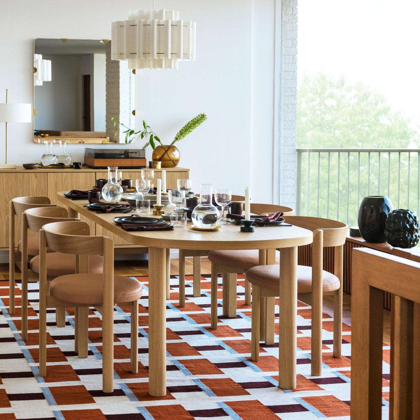 An oak/leather STOCKHOLM 2025 chair in the dining room