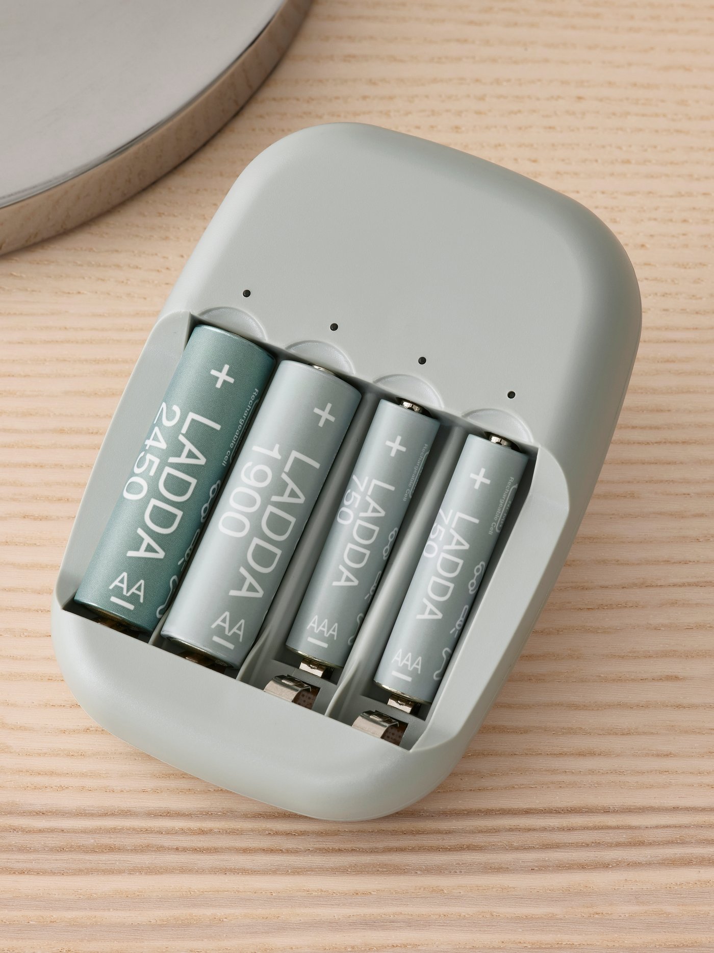 TJUGO battery charger