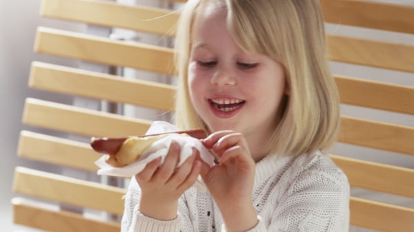 Kit's eating hotdog