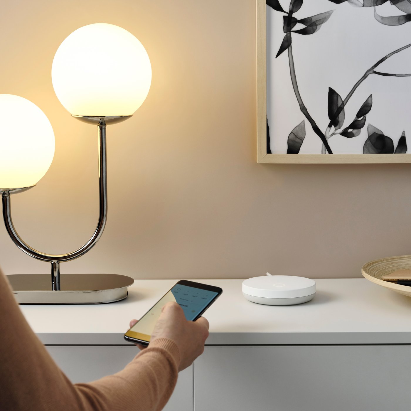 A white smart DIRIGERA hub for smart products