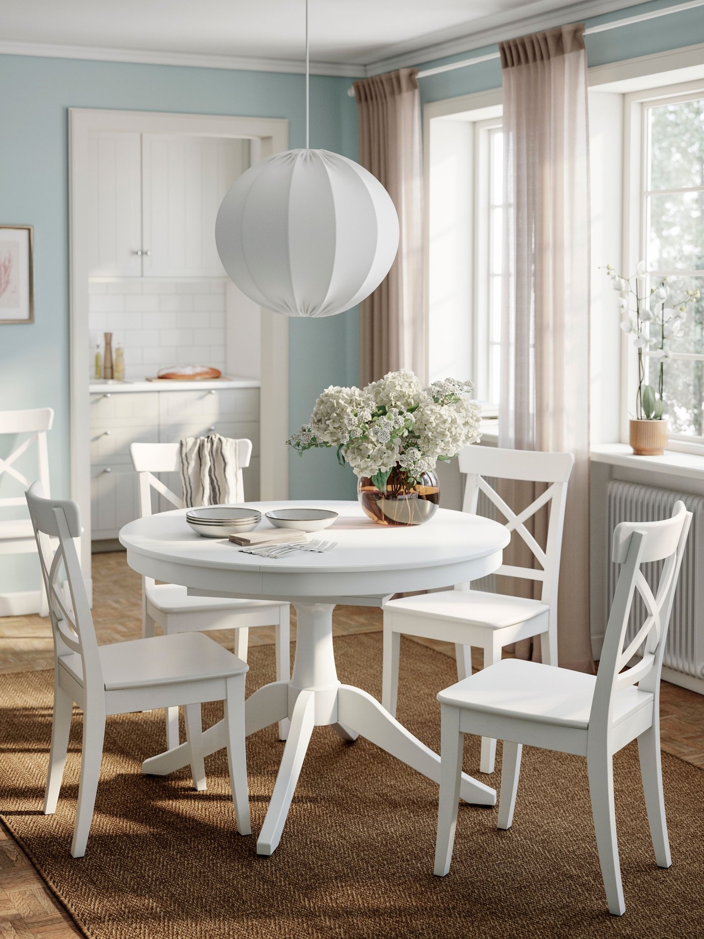 A white REGNSKUR pendant lamp in the dining room