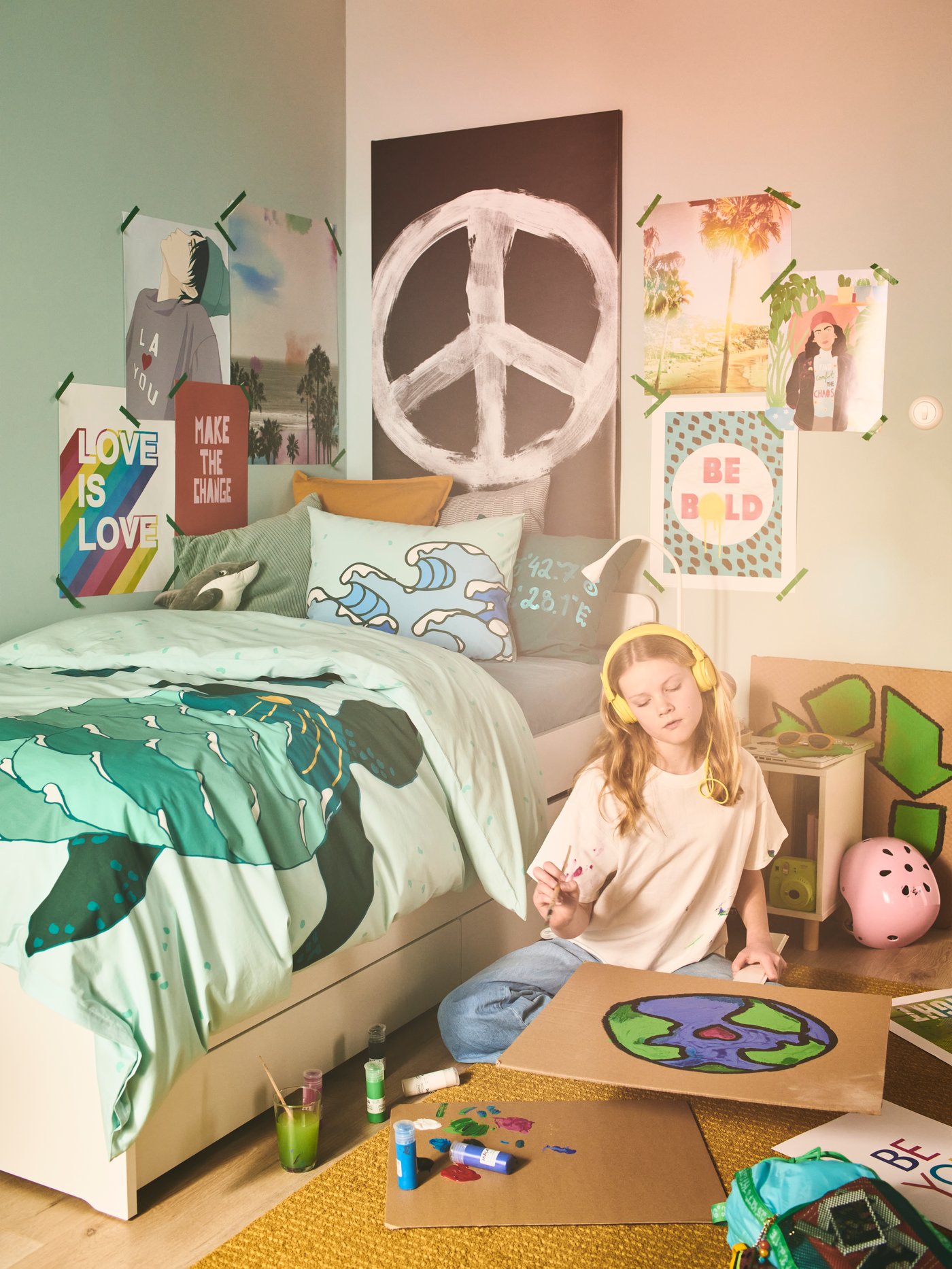 A pillow and a duvet for a child in a BLÅVINGAD pillowcase and duvet cover with a penguin pattern lie on a bed.