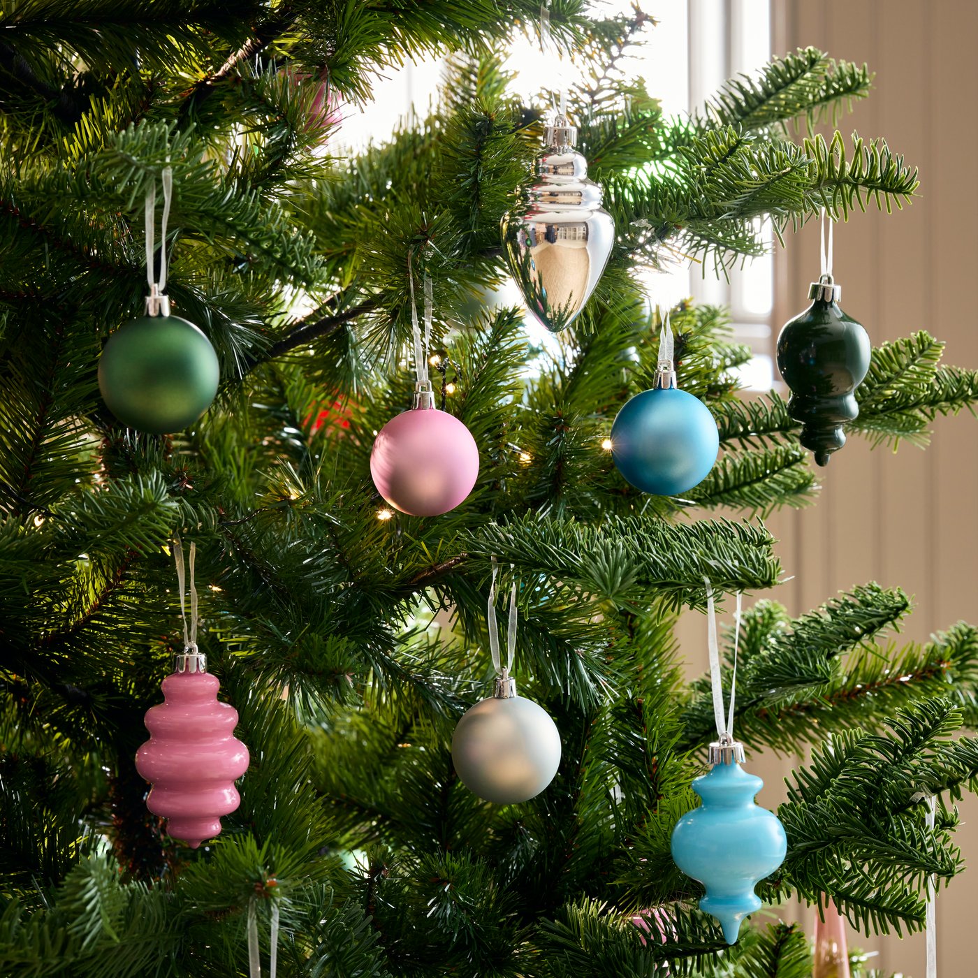 Een kerstbal met gemengde vormen/gemengde kleuren VINTERFINT boomversiering