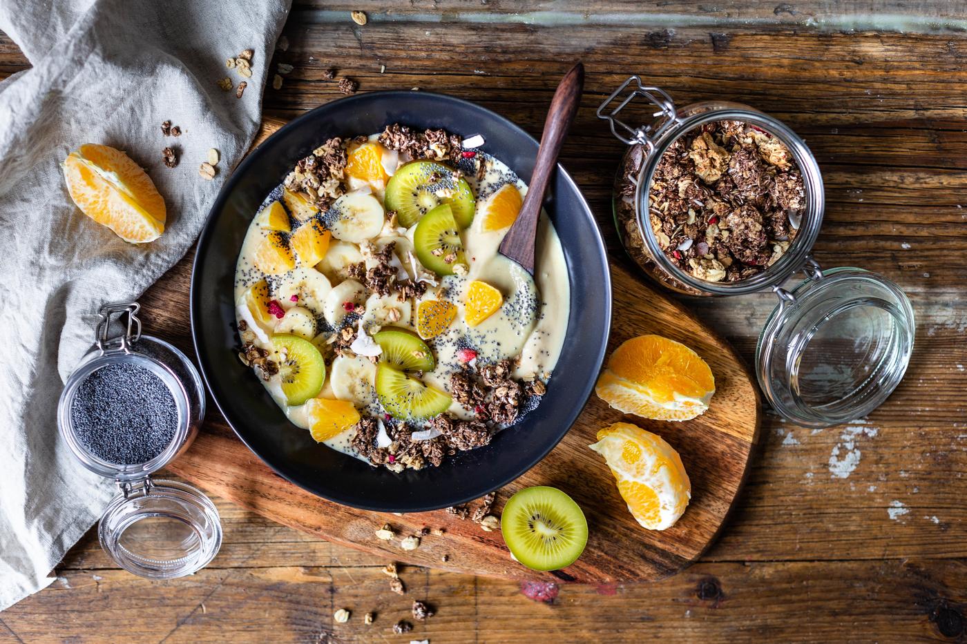 Smoothie bowl frutta e muesli