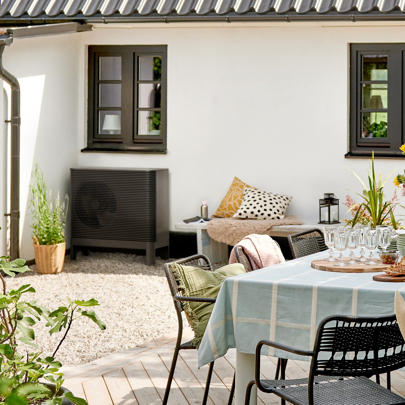 Outdoor heat pump
