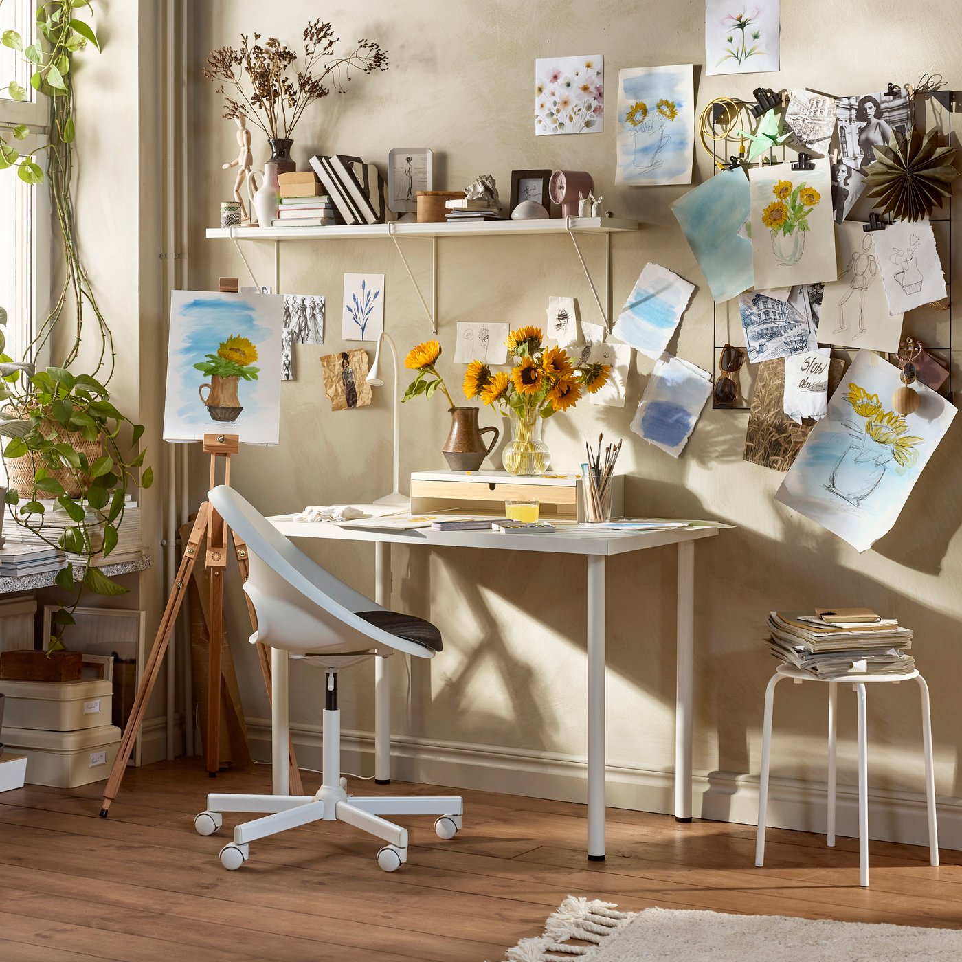 A grid multicolour/white LAGKAPTEN desk