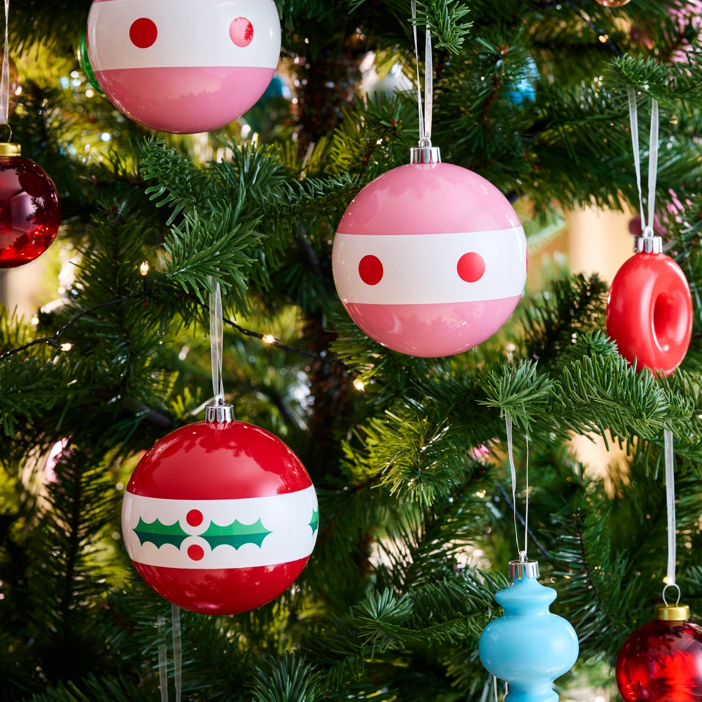 A bauble mixed patterns/mixed colours VINTERFINT tree ornament