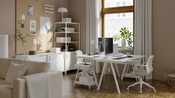 A white TROTTEN table top