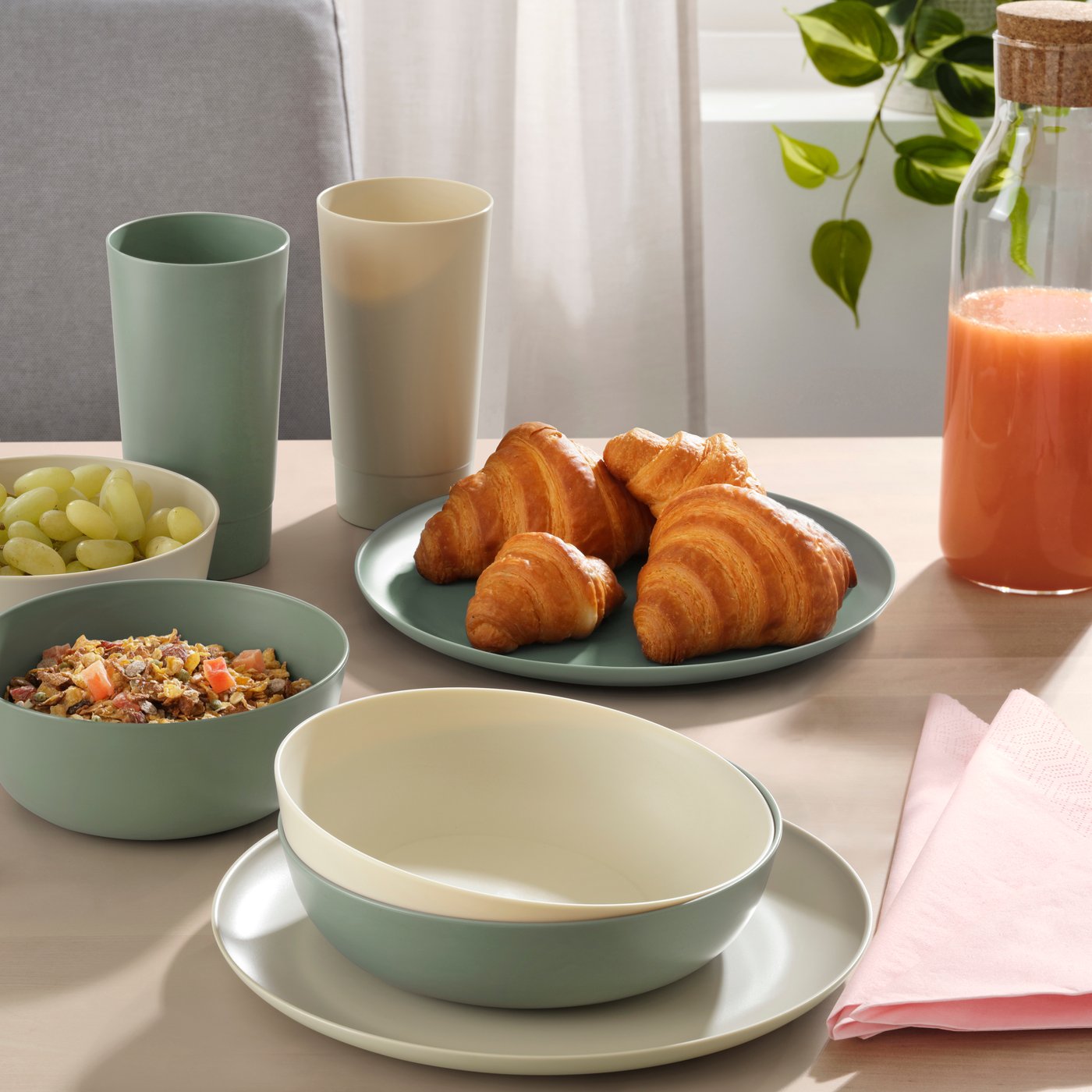 VITABBORRE green and beige tableware