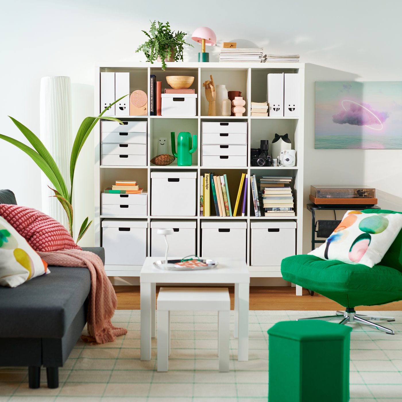 A white FJÄDERHARV mini chest with 2 drawers in the living room