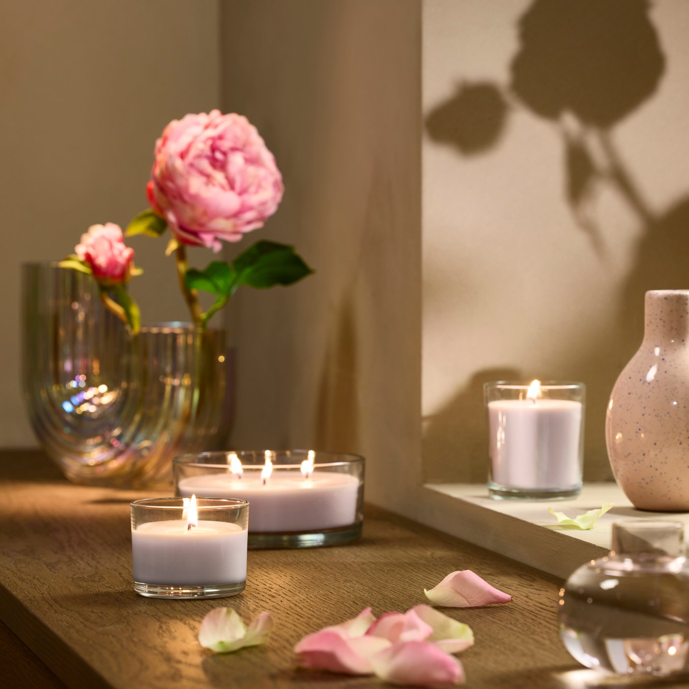 A Pink flowers pale pink LOTSFÅGEL scented candle in glass