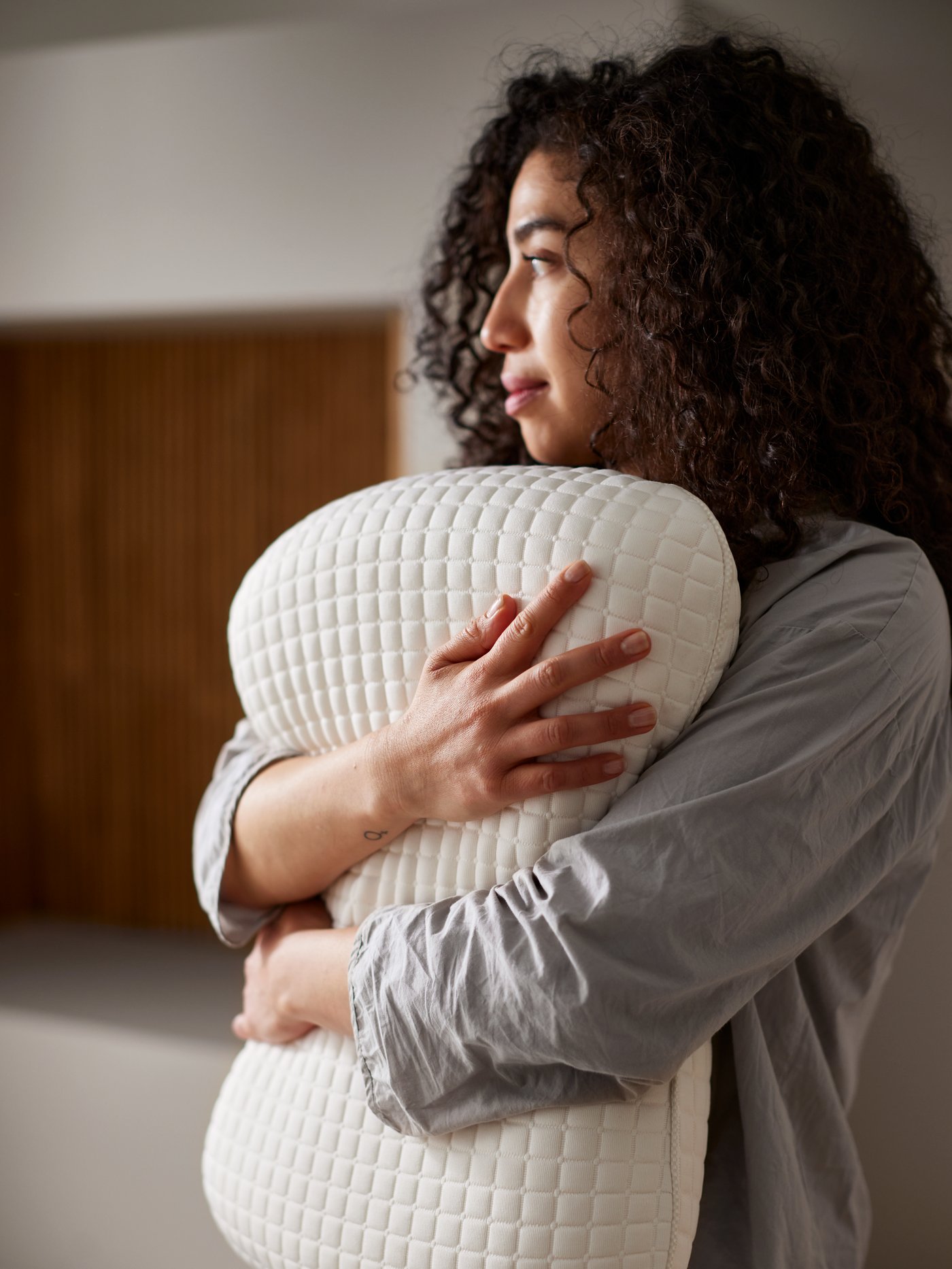 A KLUBBSPORRE ergonomic pillow, side/back sleeper