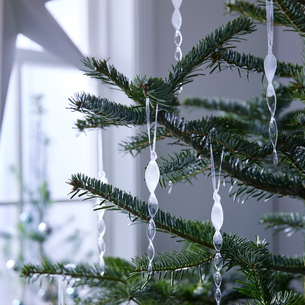 An icicle-shaped clear glass VINTERFINT tree ornament