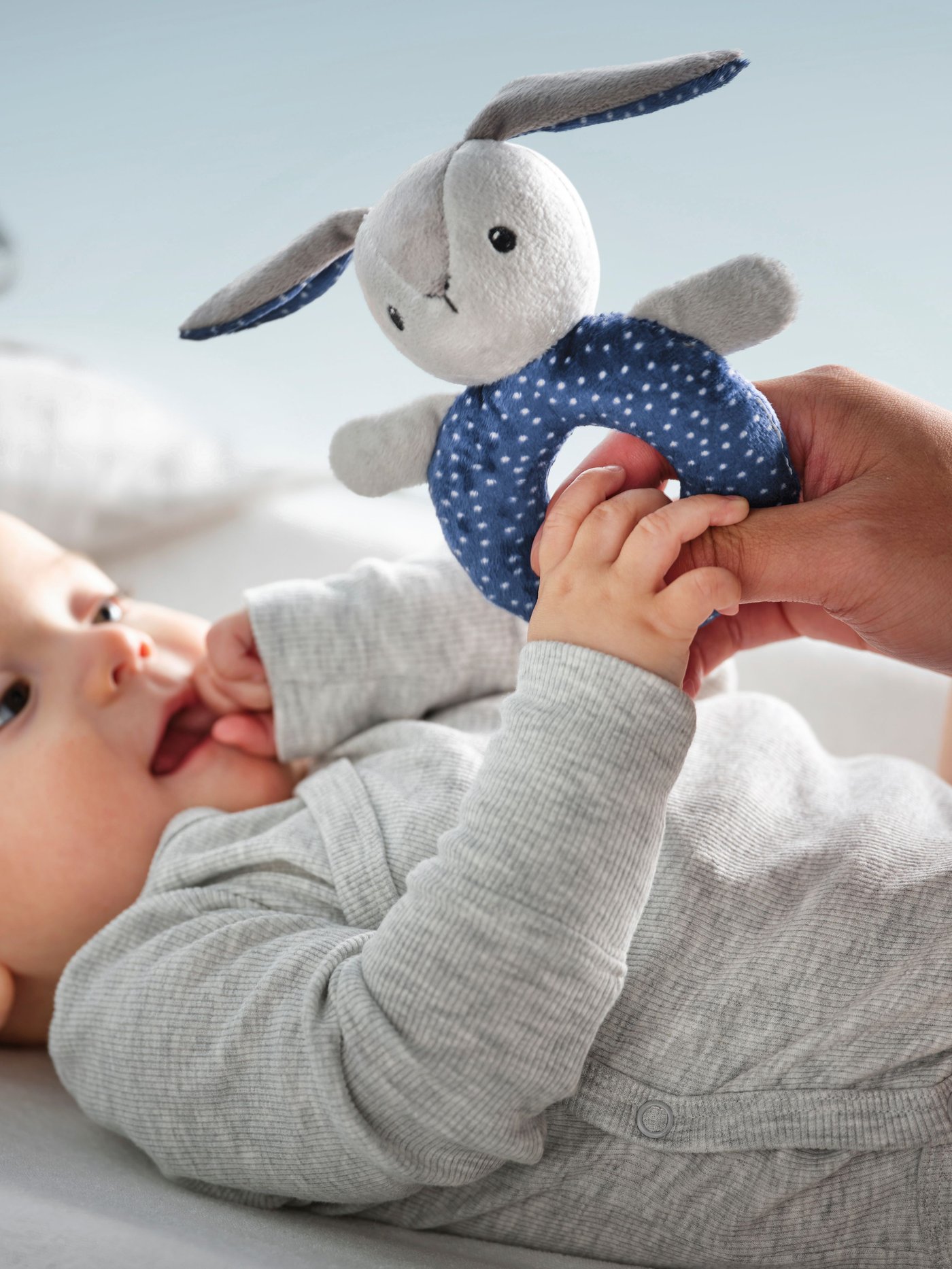 A grey/blue GULLIGAST rattle
