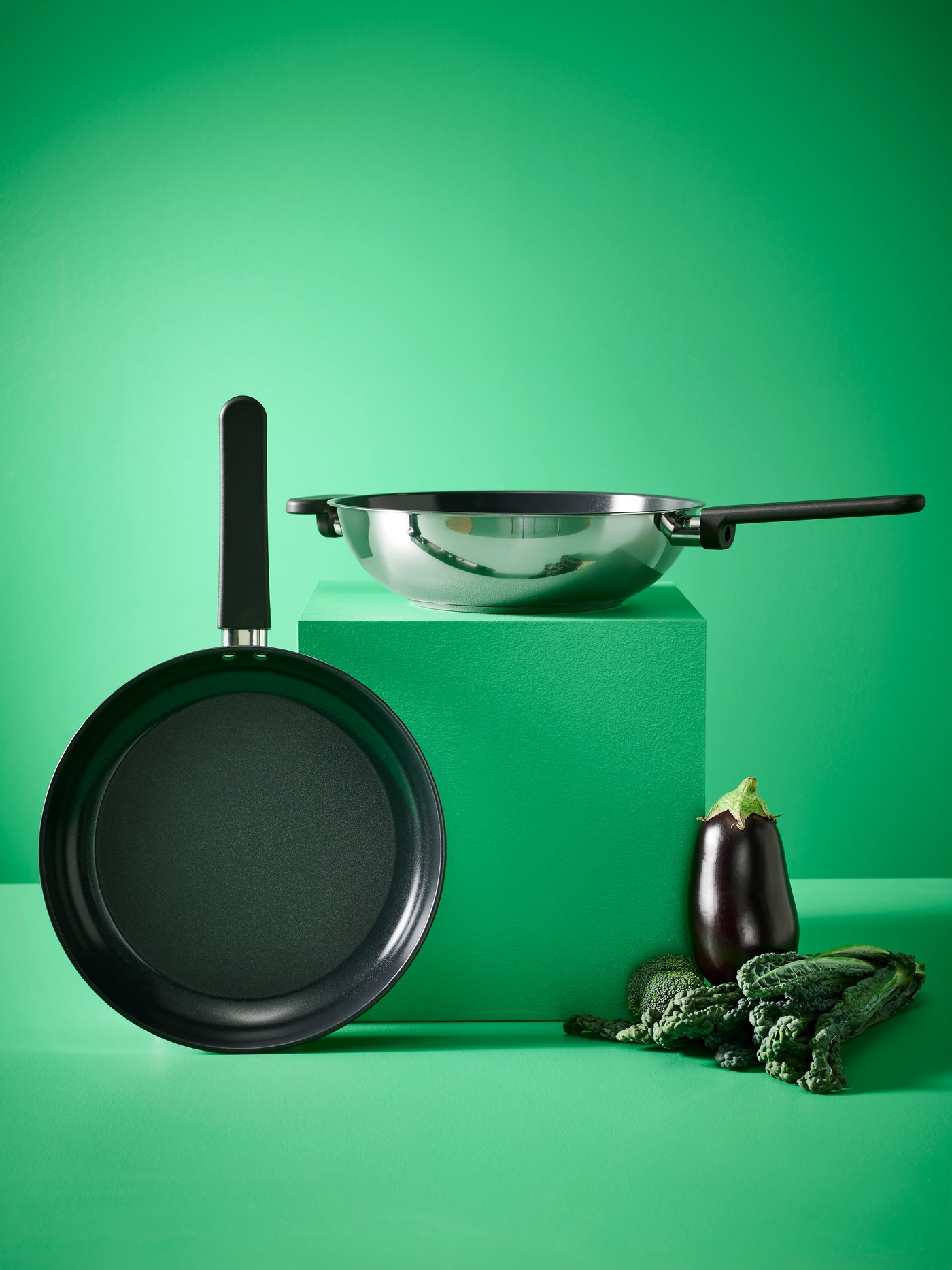 A non-stick coating/stainless steel MIDDAGSMAT frying pan
