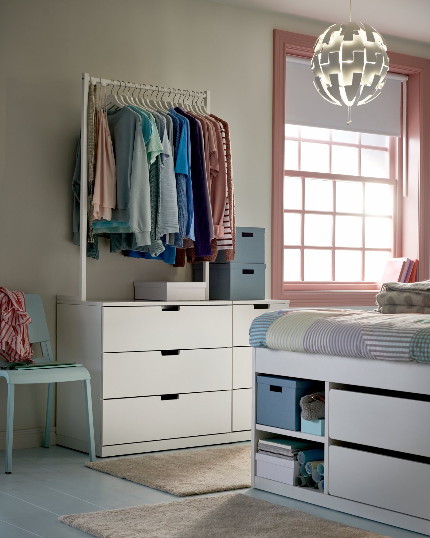A white SLÄKT bed frame w storage+slatted bedbase in the bedroom