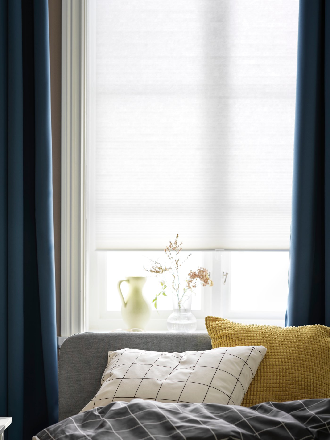 A white black/check VITKLÖVER duvet cover and pillowcase in the bedroom