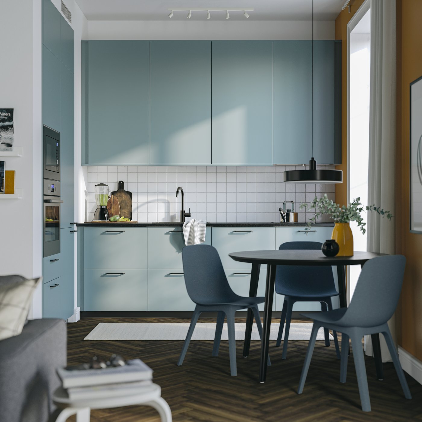 Eine IKEA Küche mit hellblauen HAVSTORP Fronten.