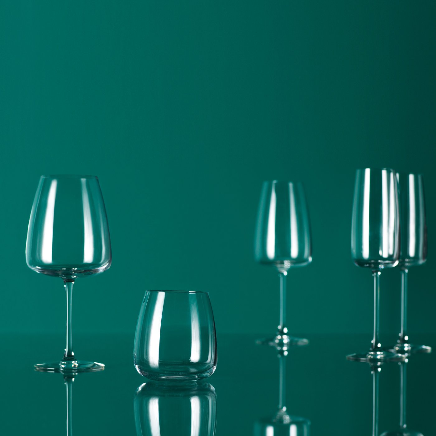 DYRGRIP glass på grønn bakgrunn. 