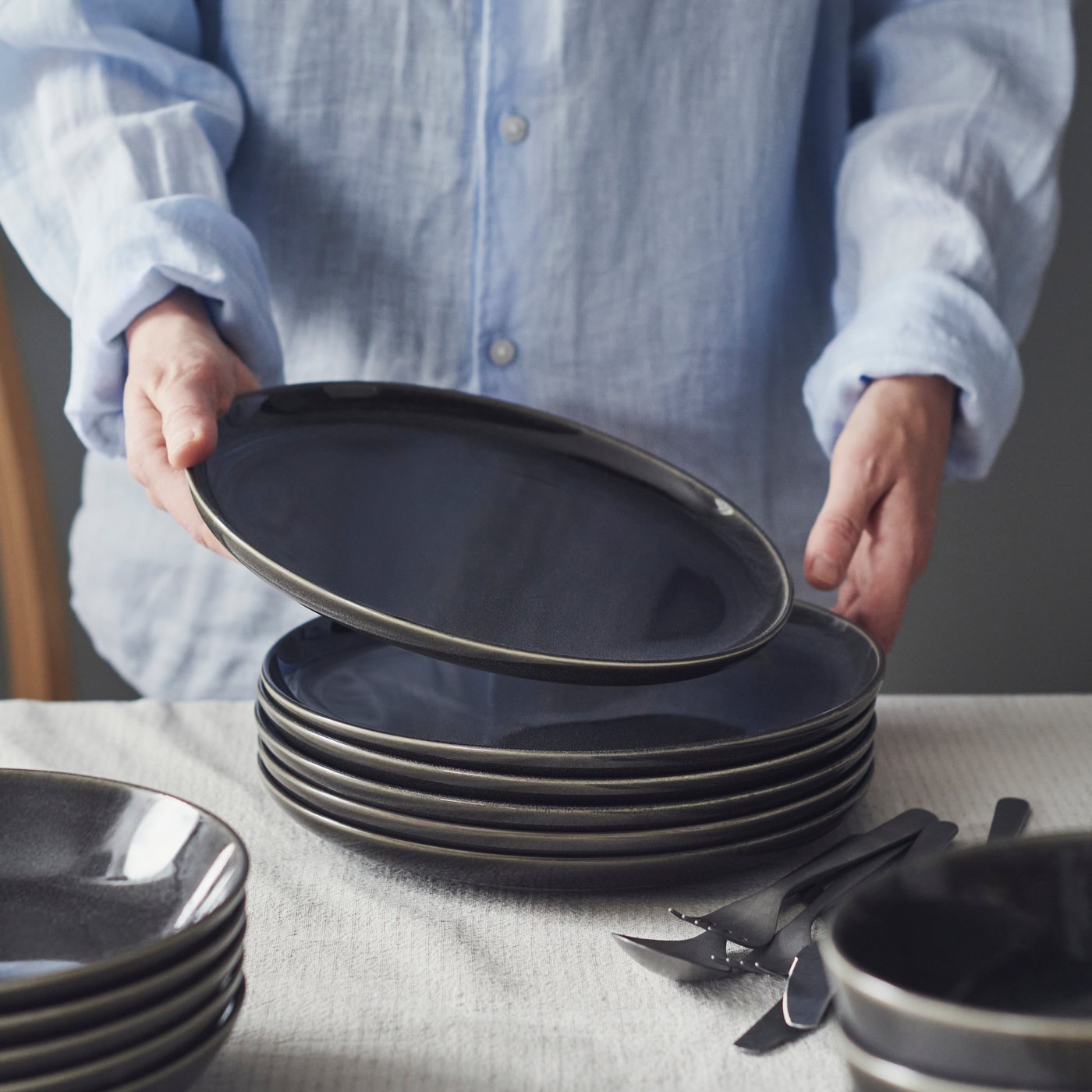 A dark grey GLADELIG side plate
