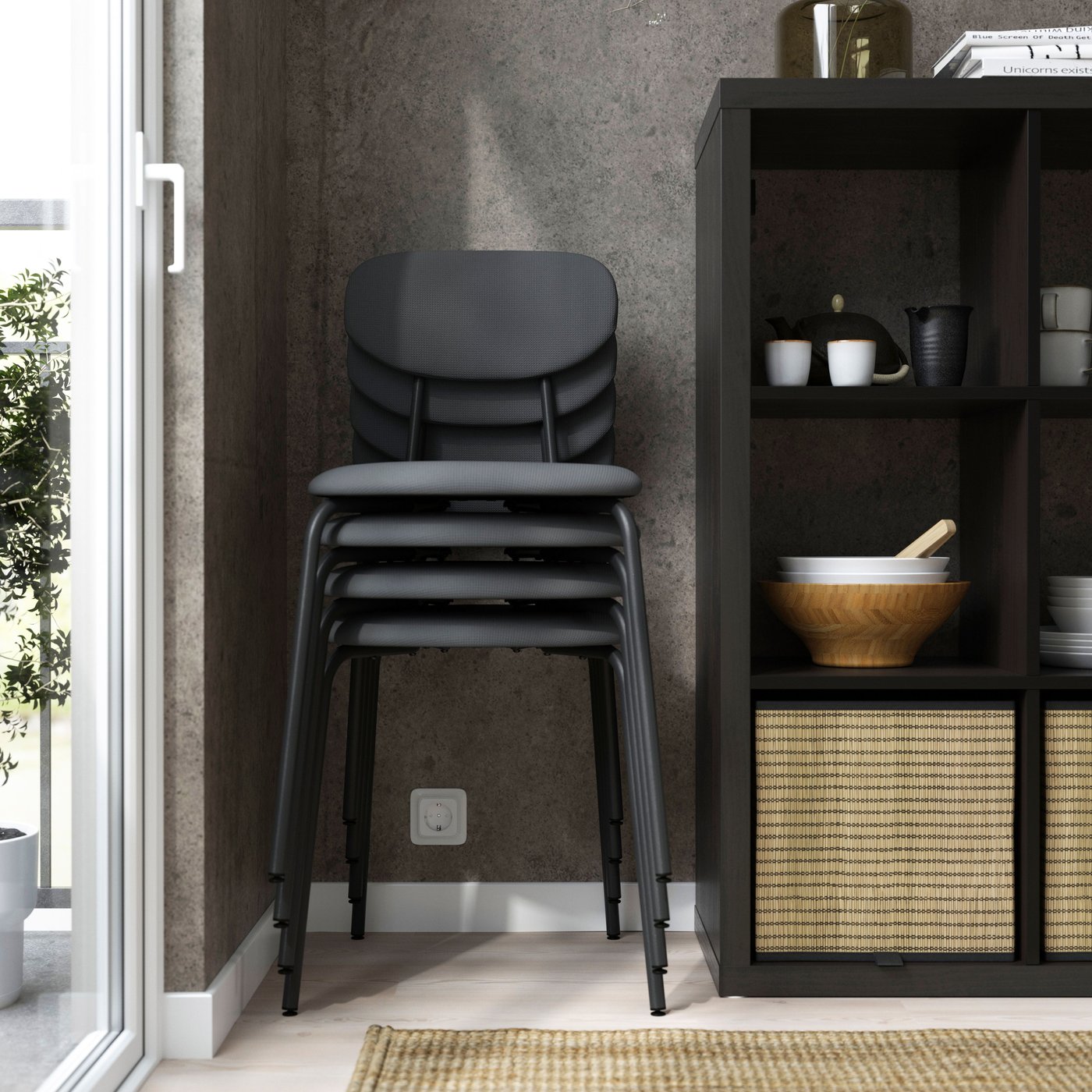 An anthracite/Remmarn anthracite SANDSBERG chair