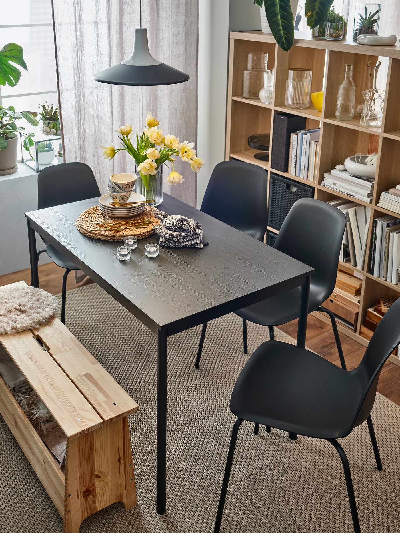 SANDSBERG dining series