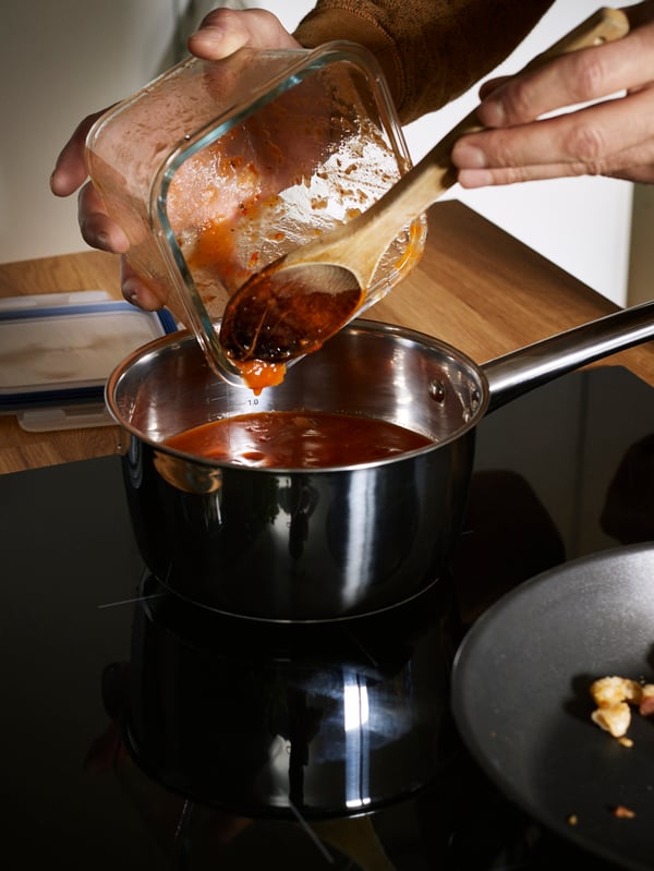 OUMBÄRLIG Wok