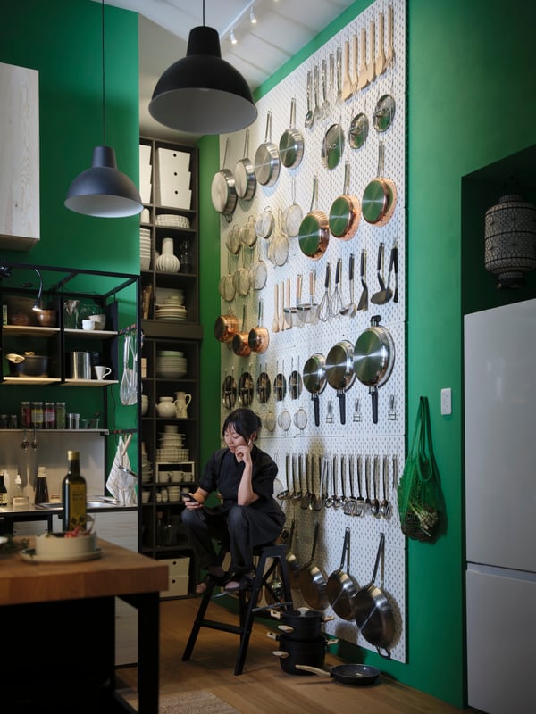 A white BÄVE LED ceiling track, 5-spots in the kitchen