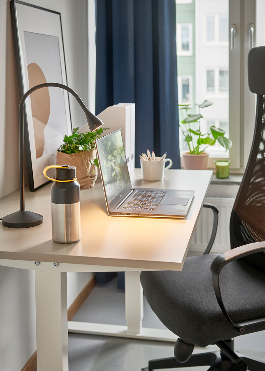 A Vissle dark grey MARKUS office chair
