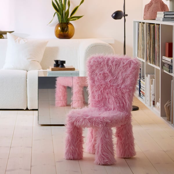 A faux fur/pink GREJSIMOJS cover for children's chair in the living room