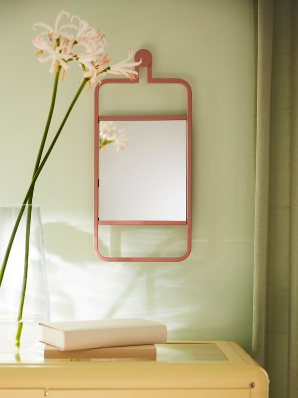 A wall hanging/pink GRANVÅG mirror