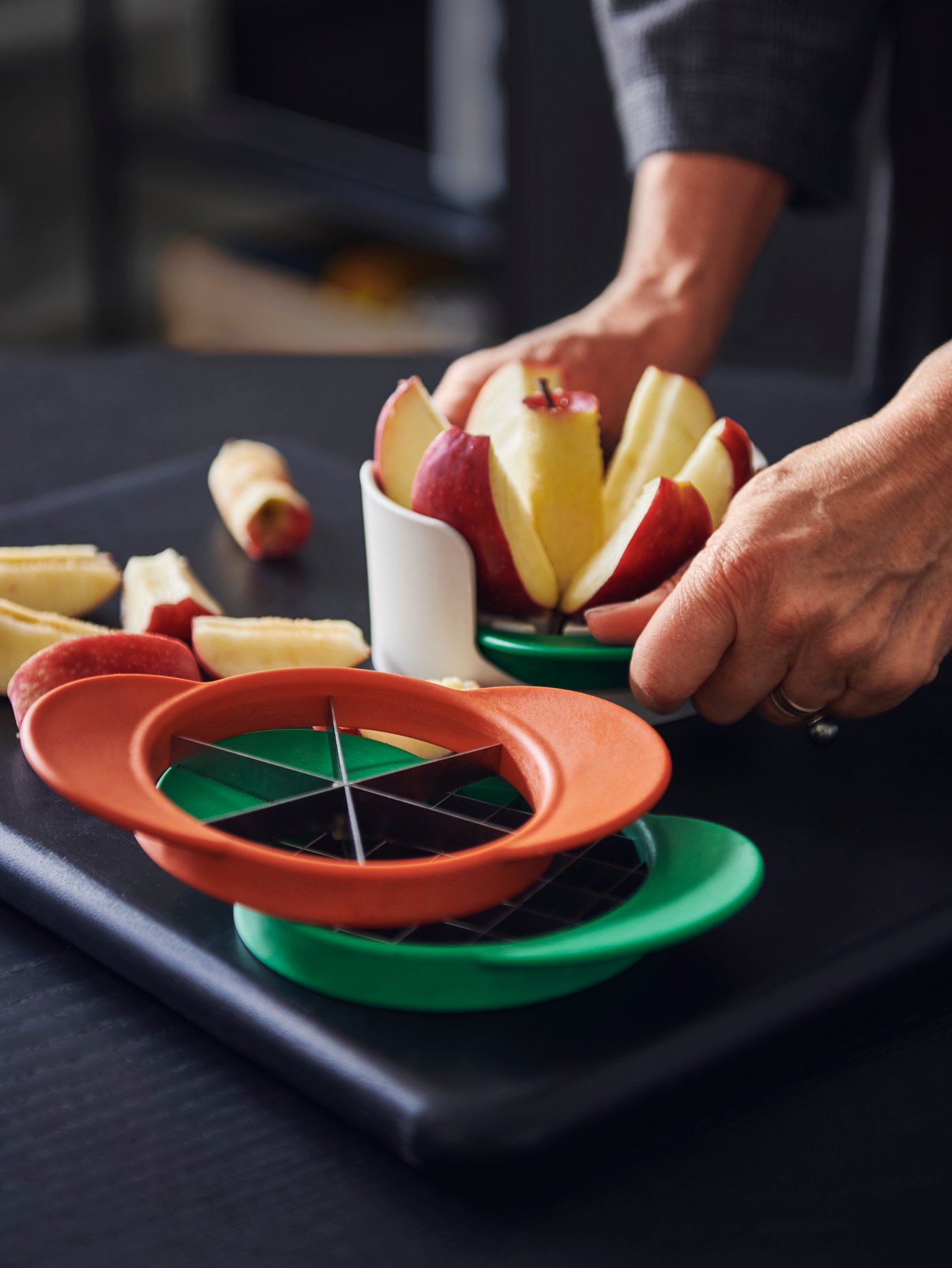 IKEA UPPFYLLD in orange and green vegetable slicers with sliced courgette on the side.