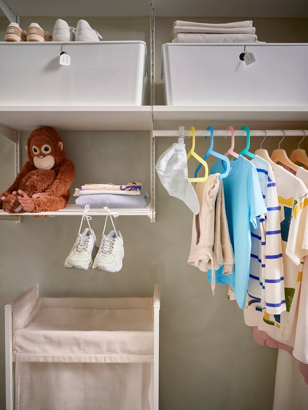A mixed colours BAGIS children's coat-hanger