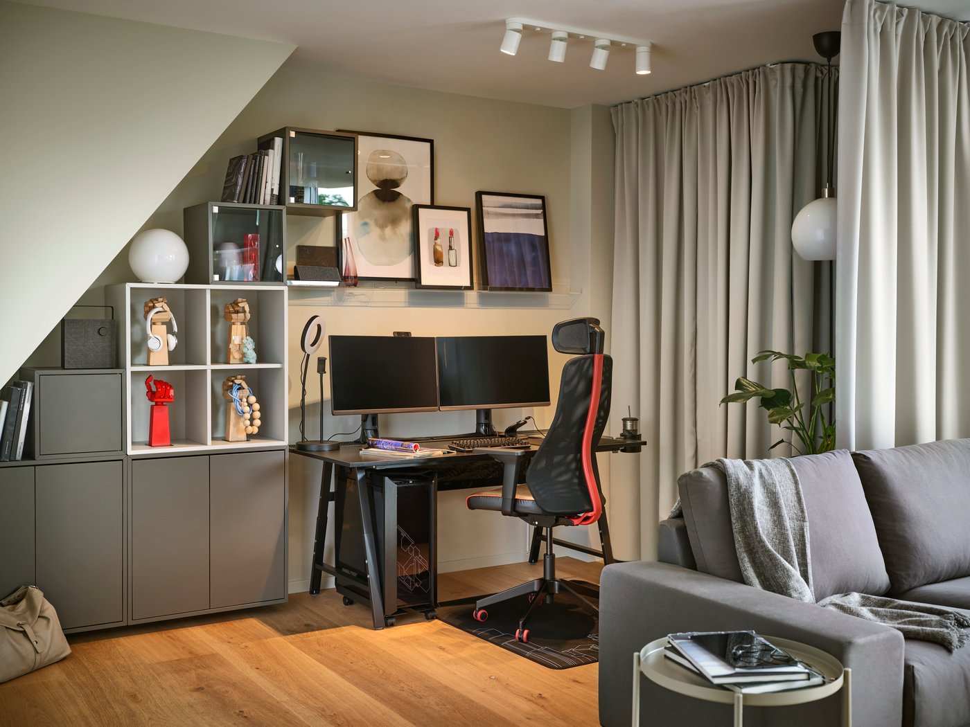 An EKET wll-mntd shlvg ut w 4 comp 70x35x70 lgrey in the home office