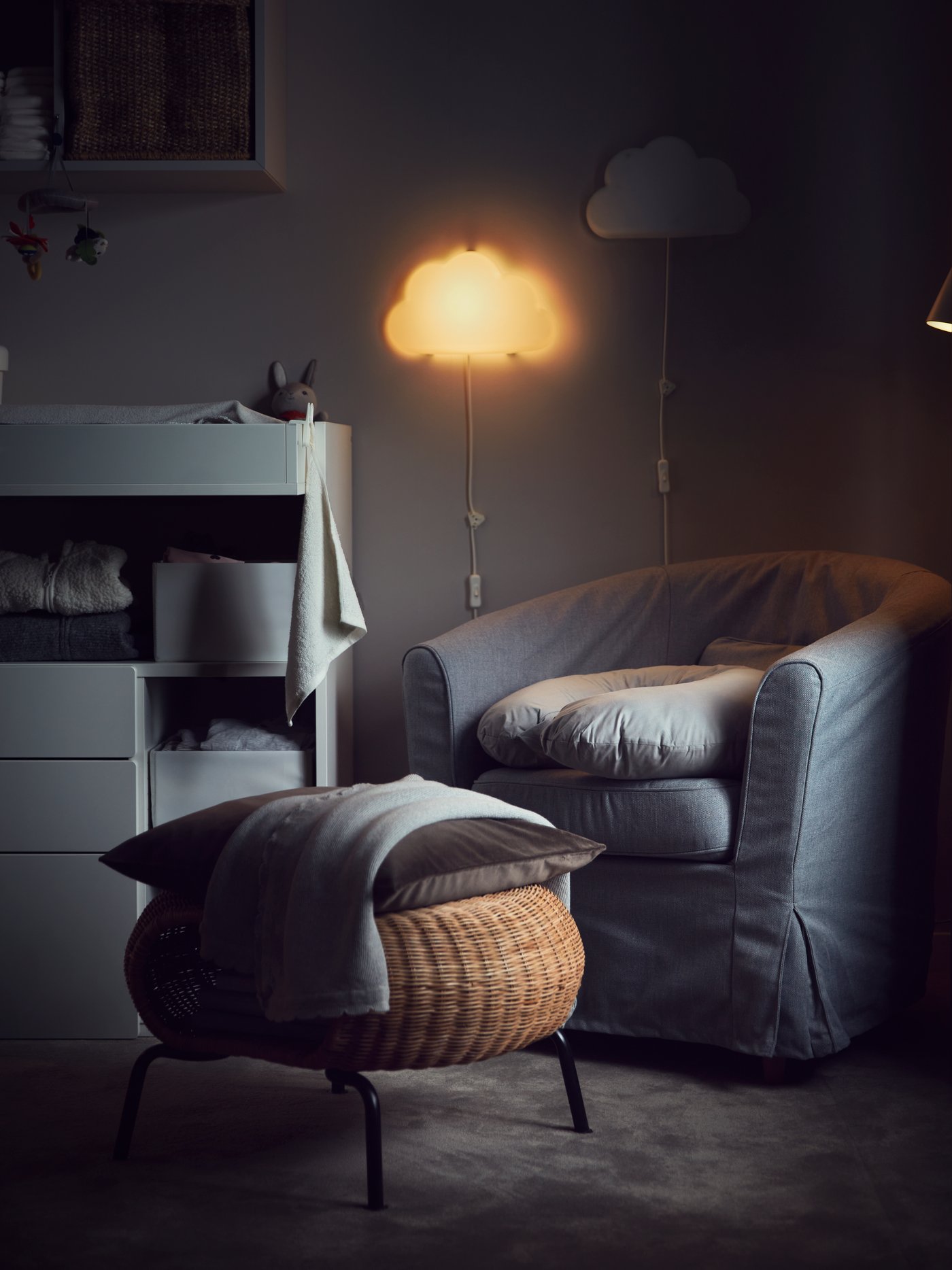 A rattan/anthracite GAMLEHULT footstool with storage in the childrens room
