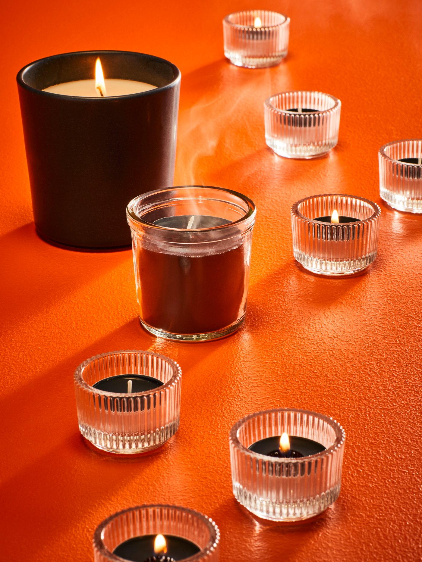 A Vetiver & geranium/black-turquoise FRUKTSKOG scented candle in ceramic jar