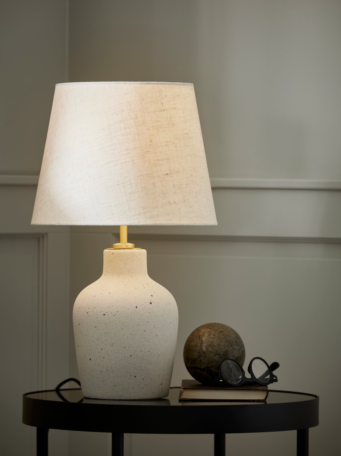 An off-white ceramic/beige BLIDVÄDER table lamp