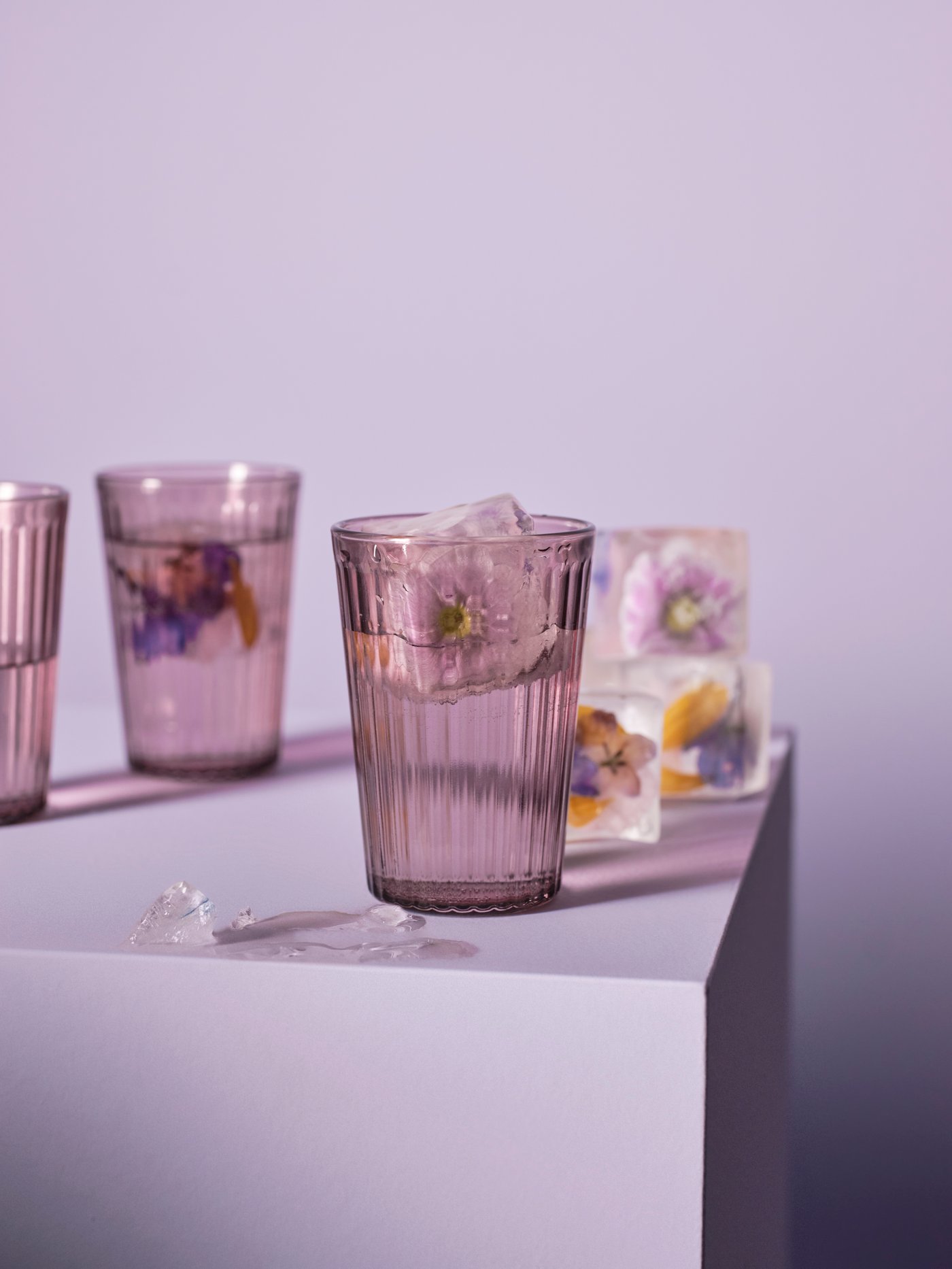 A grey-pink BROKROCKA glass