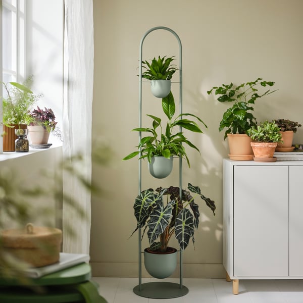 Lush plant accents on your staircase