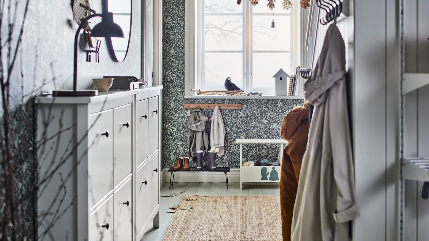 Spacious and welcoming small hallway ideas