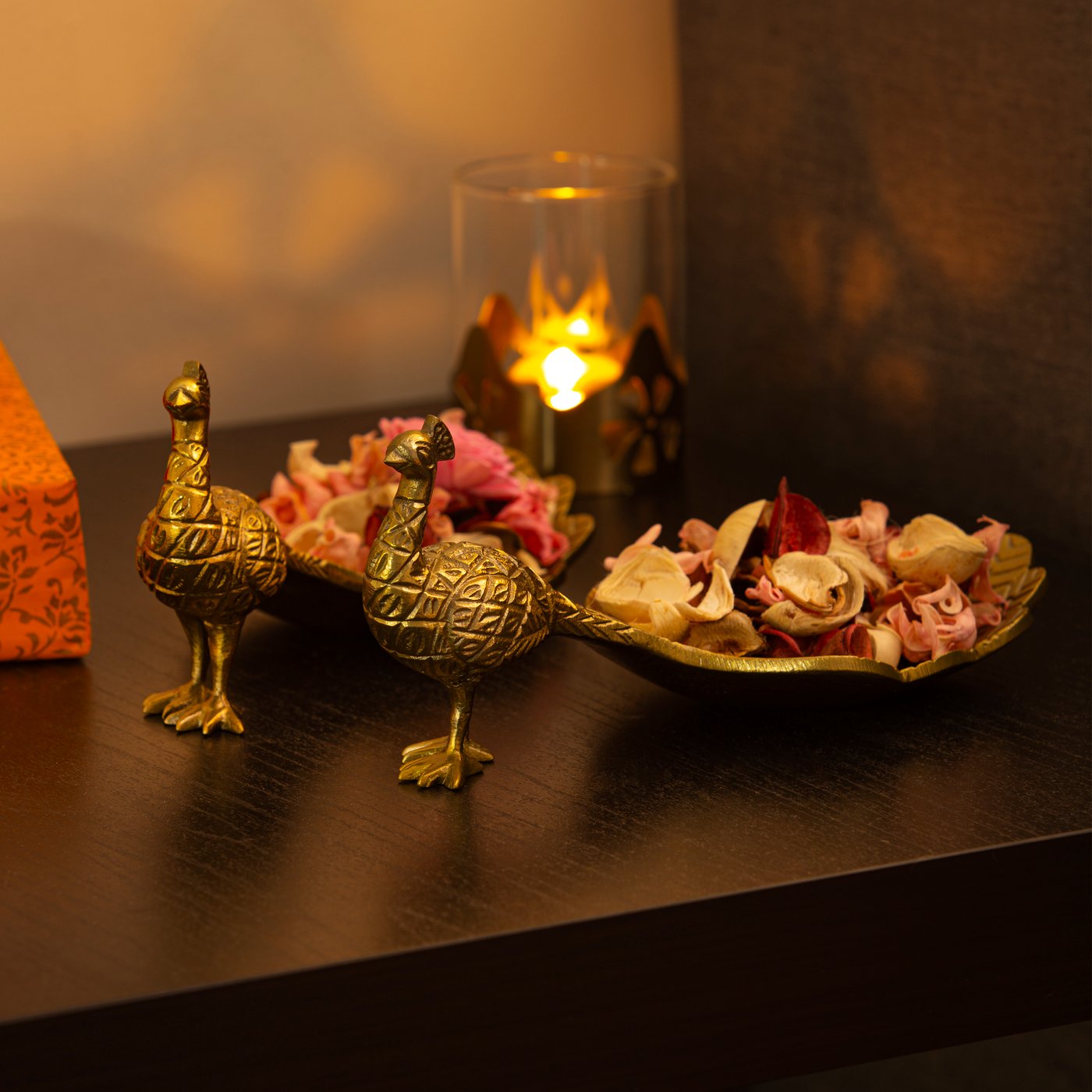A peacock/gold-colour AROMATISK decoration