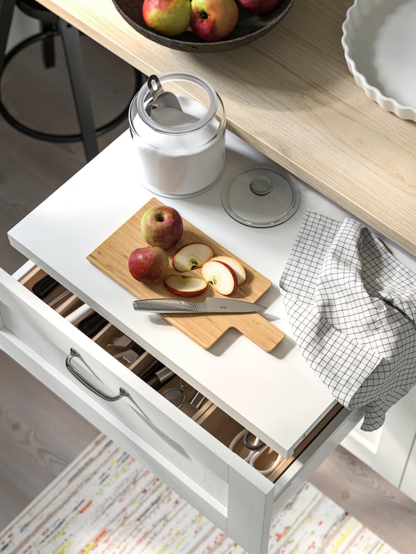 An IKEA 365+ 3-piece knife set