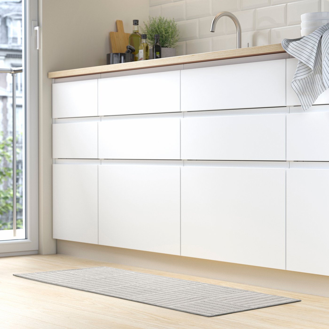 A grey/check GATUSEKTION kitchen mat