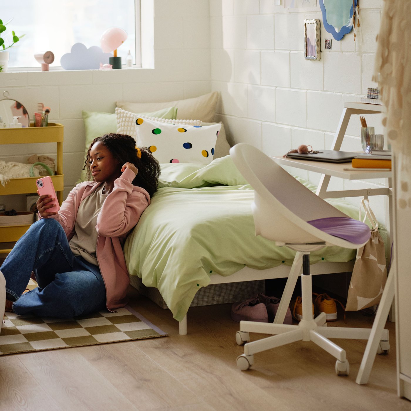 A white/green KLASSRUM rug, flatwoven in the childrens room