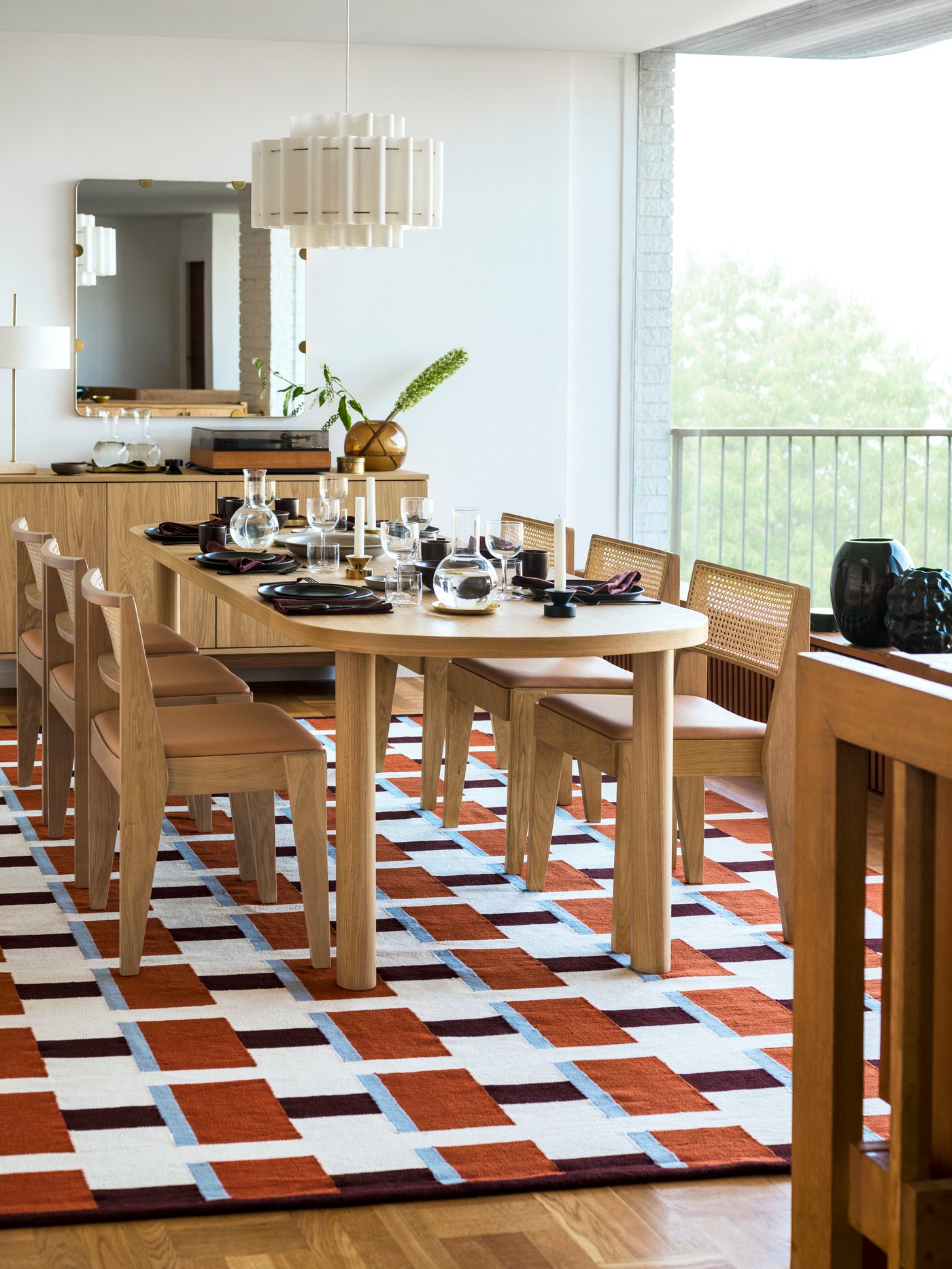 An oak veneer STOCKHOLM 2025 mirror in the dining room