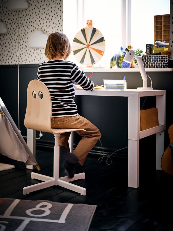 A LUSTIGT spinning wheel-game