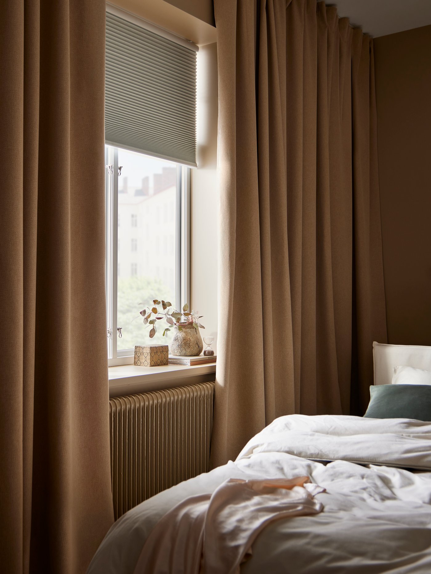 A white/Vissle beige KLEPPSTAD bed frame