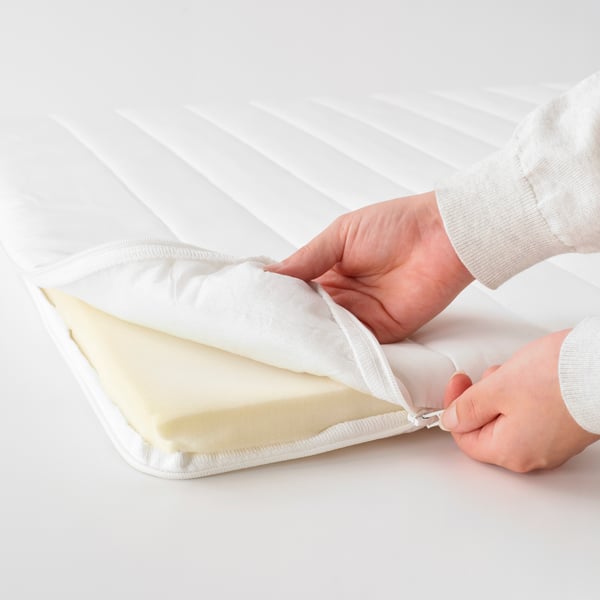 un surmatelas NÄSFJÄLLET en mousse
