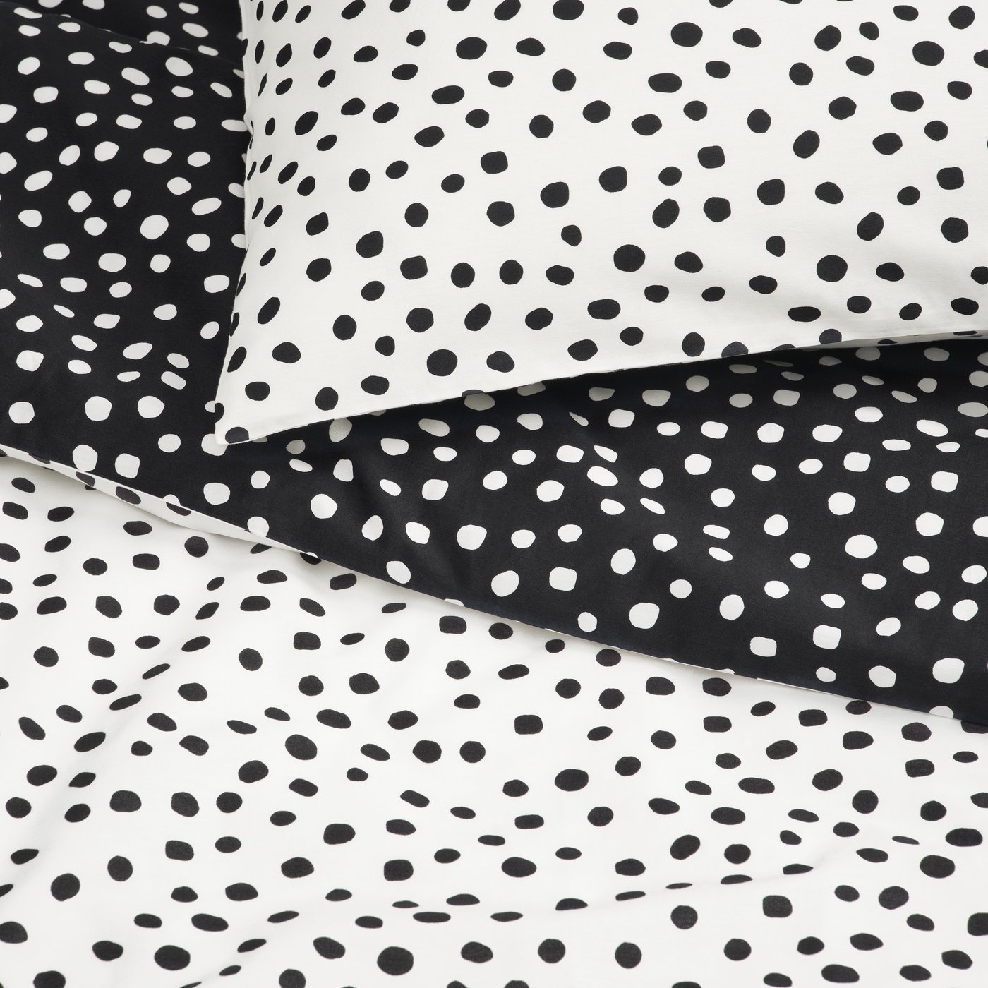 A black white/dotted BJÖRKGRÅMAL duvet cover and pillowcase in the NA